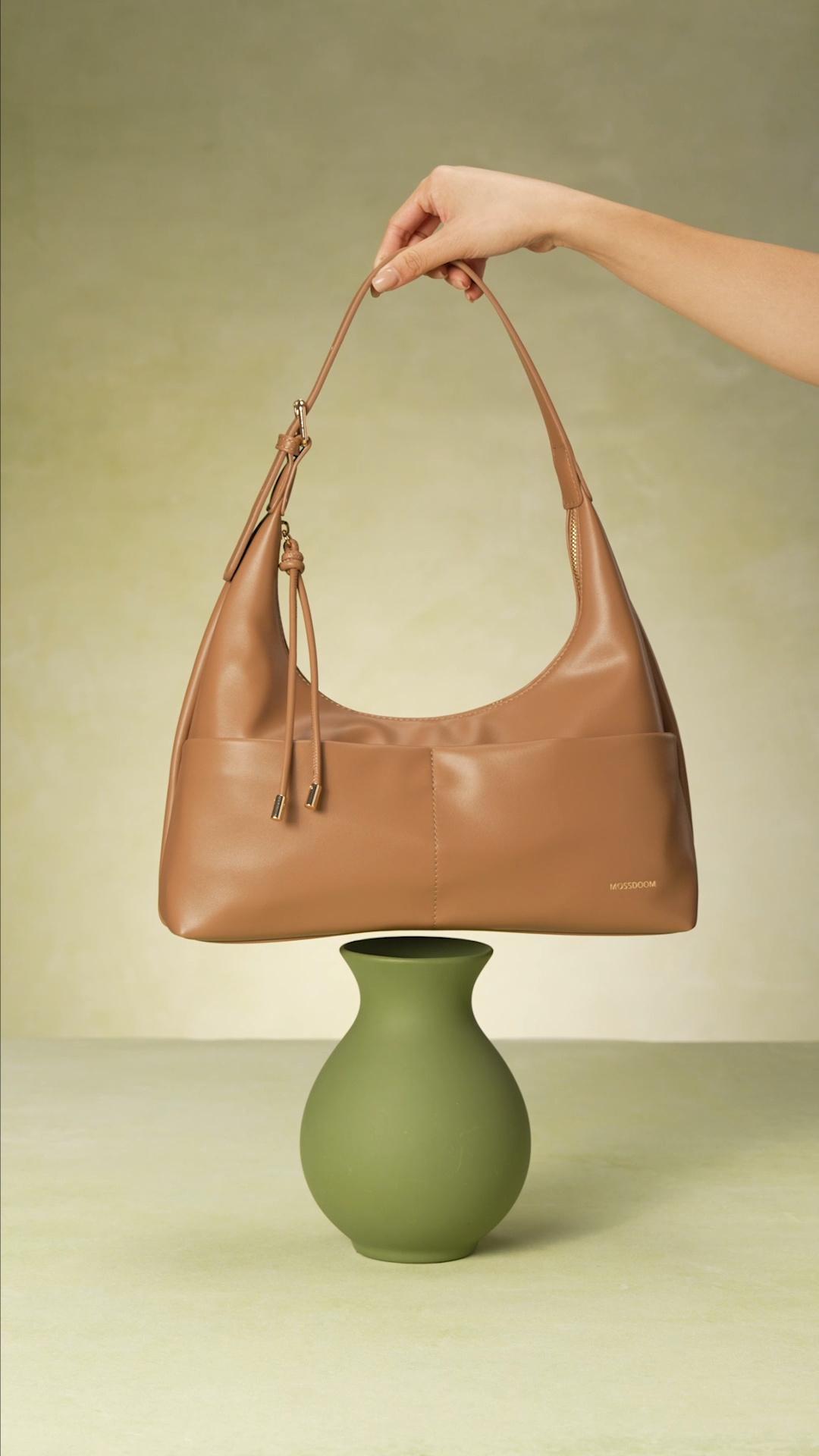 Camel Shoulder Bag Product Photography Prompt