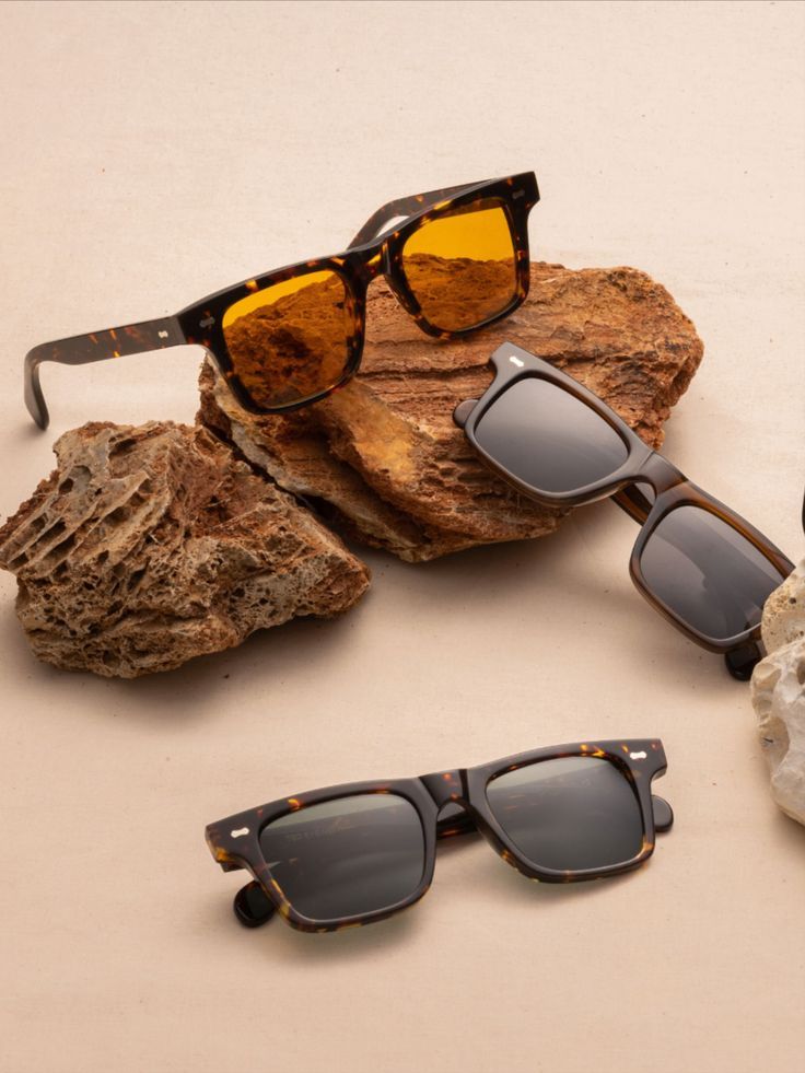 Tortoiseshell Sunglasses Product Photography AI Prompt