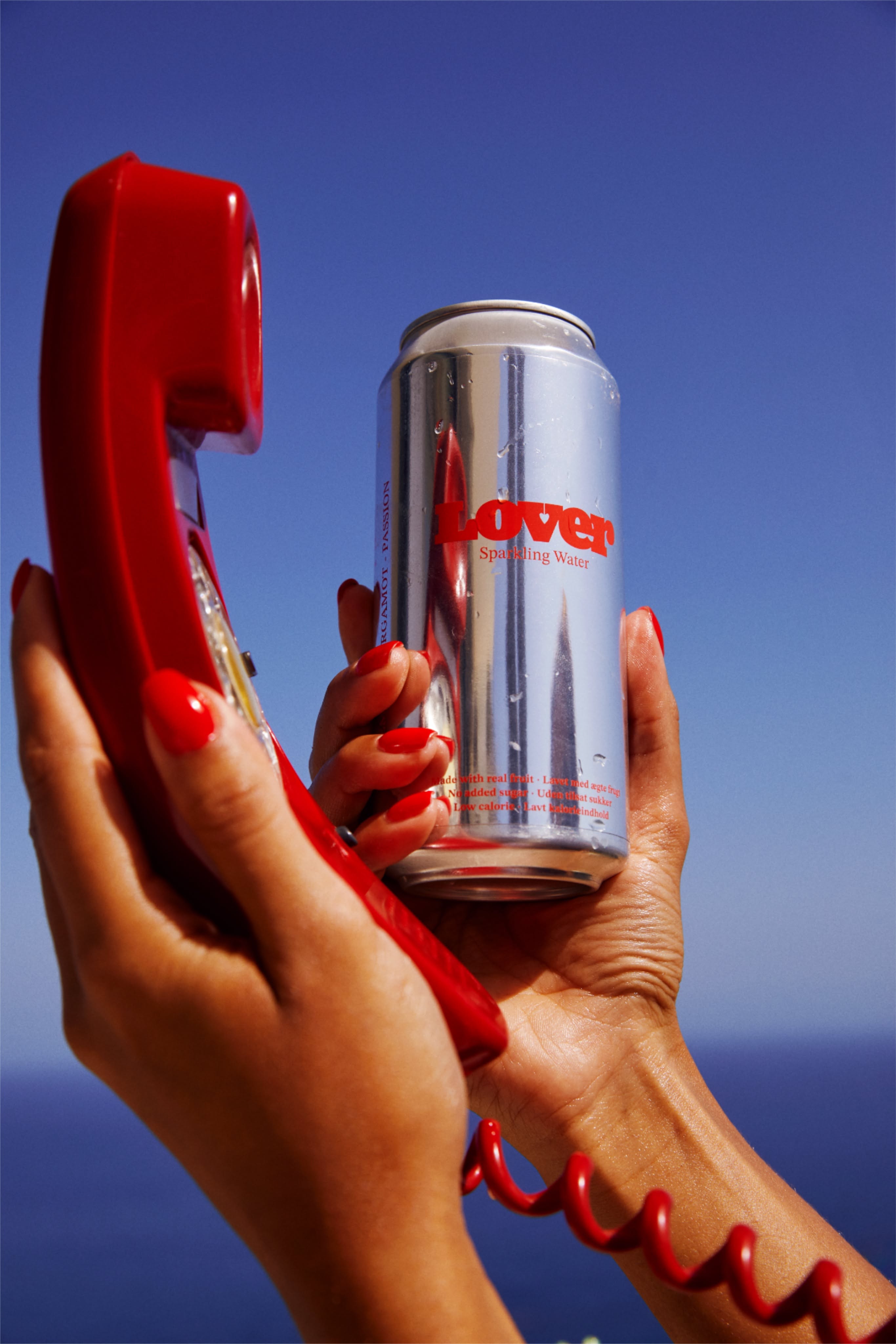 Beverage Can Advertising Photoshoot Prompt