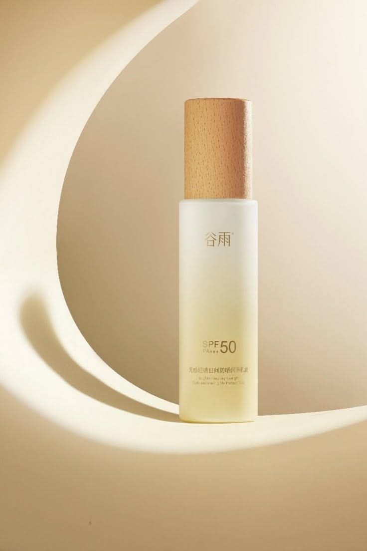 Sunscreen Bottle Product Photography AI Prompt