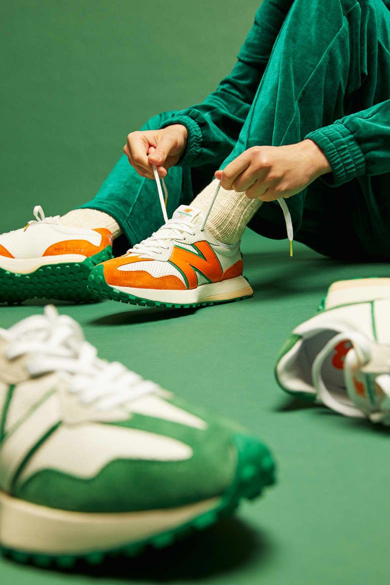 Retro Sneaker Product Photography Prompt