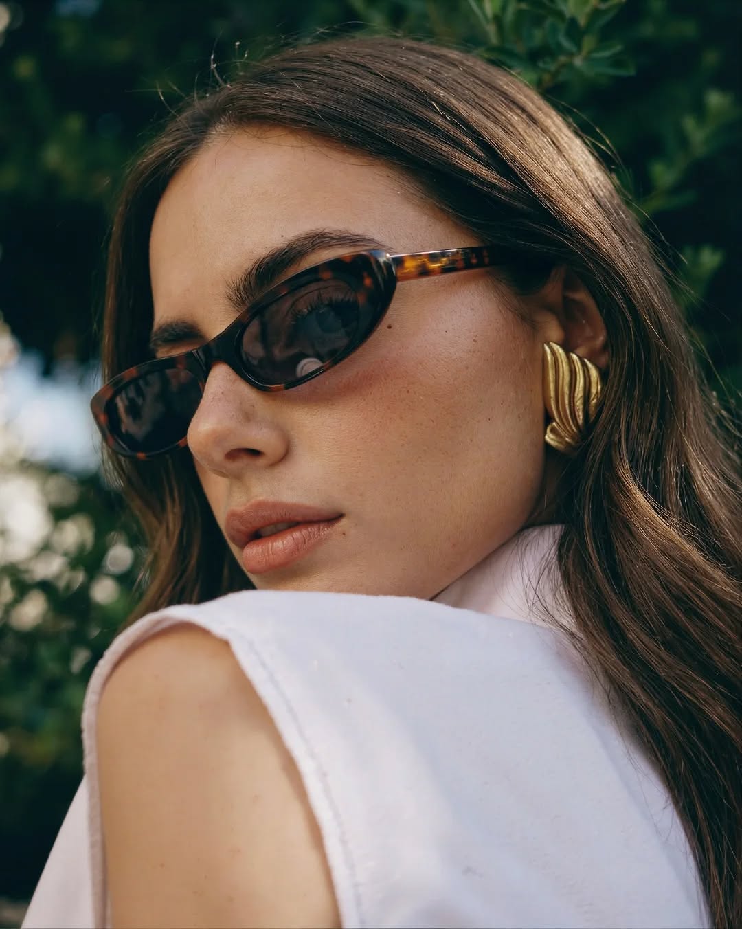Tortoiseshell Sunglasses and Gold Earring AI Prompt