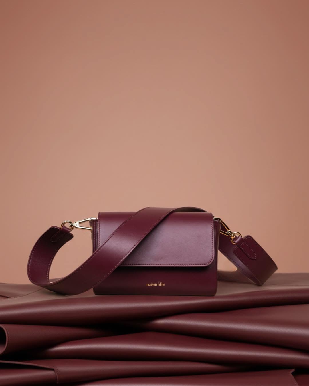 Burgundy Leather Handbag Product Photography AI Prompt