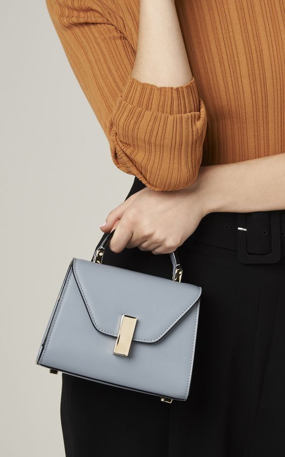 Mini Handbag Studio Product Photography Prompt