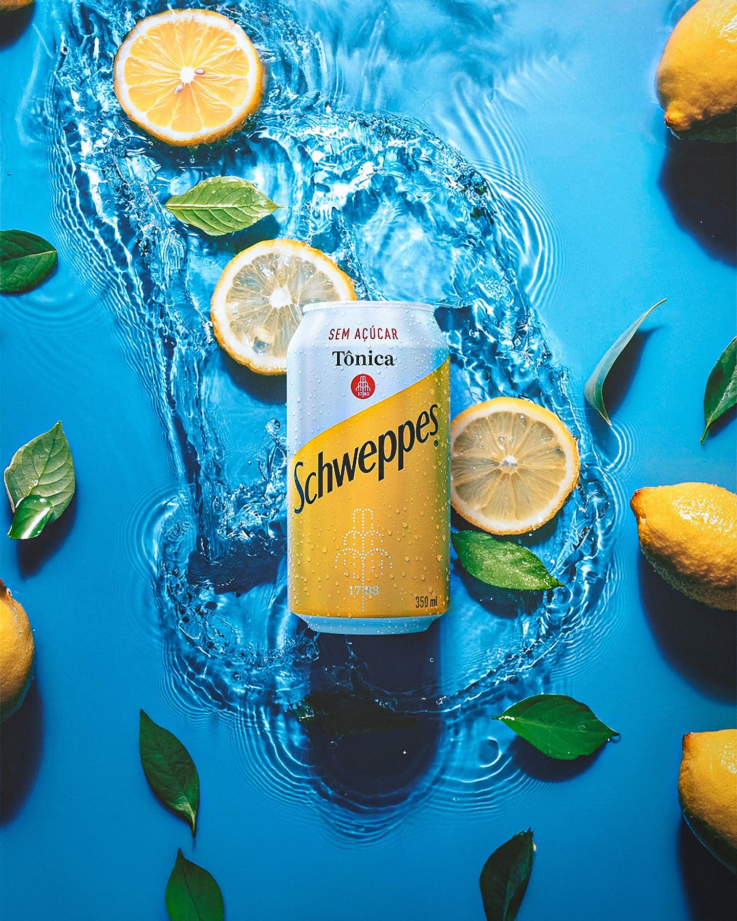 Canned Drink Splash Advertising Photoshoot Prompt
