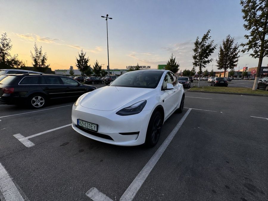 Realistic iPhone Tesla Photo